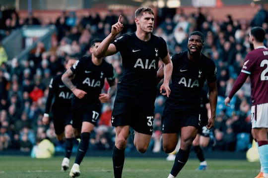 „Tottenham Hotspur“ nuo dar vieno pralaimėjimo lygos autsaideriams gelbėjosi paskutinių minučių įvarčiu