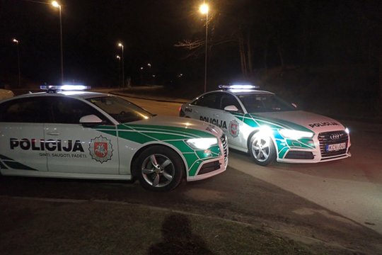 Vilniuje apvirto automobilis „Toyota Prius“ – vairuotojas ir keleivis iš įvykio vietos paspruko