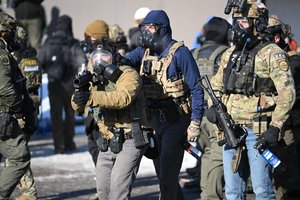 Minesotos gubernatorius praneša apie dar vienas federalinių agentų sukeltas šaudynes