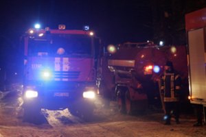 Marijampolėje naktį degė daugiabučio namo balkonas – teko evakuoti du žmones ir naujagimį