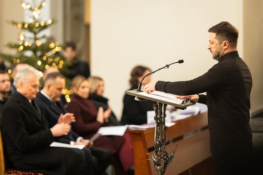 Ausį ir akį traukė V. Kondratovičius: giedojo Lietuvos, Lenkijos ir Ukrainos himnus