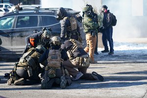 ICE pareigūnų nušauto amerikiečio tėvai kaltina JAV vyriausybę „bjauriu melu“