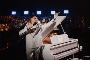 „Didžiojo chorų mūšio“ premjeroje – netikėtumas iš legendinės grupės lyderio: tai pirmas kartas per 37 metus