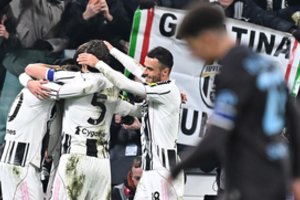 Italijos futbolo čempionai Turine buvo išprausti