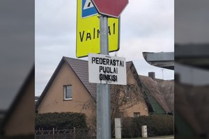 Tauragės pareigūnai aiškinasi ženklą apie „ped*rastų“ puolimą iškėlusį žmogų