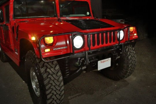 Parduodamas unikalus Arnoldo Švarcenegerio visureigis „Hummer H1“