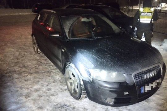 Keturi afrikiečiai svajonių šalies nepasiekė, pakruojiečio pelną nusinešė vėjas