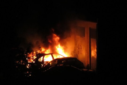 Kaune ugniagesiai skubėjo gesinti degančių automobilių