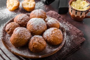 Pamirškite tradicinius varškėčius: gaminant pagal šį receptą rutuliukai – nuostabiai minkšti, gražiai išsipučia