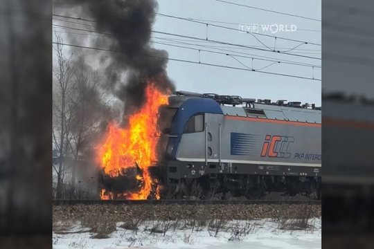 Traukinių avarija Lenkijoje pakėlė tarnybas ant kojų: evakuoti šimtai žmonių