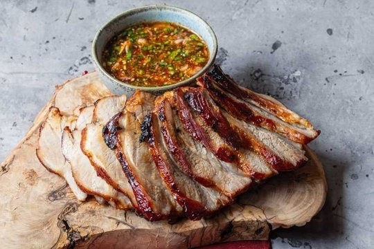 Tobulas receptas mėsai: išorėje – karamelizuota, o viduje nepaprastai minkšta ir sultinga