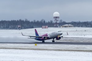 Oro uoste fiksuotas retas oro reiškinys: įspėja dėl vėluojančių skrydžių