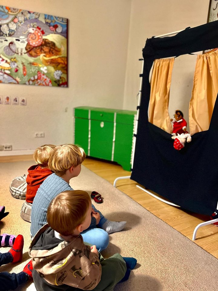 Vaikas labai anksti išmoksta, kad pasaulis mokykloje yra suskirstytas į pamokas, dalykus ir vertinimus. Tačiau gyvenime jis niekada toks nebūna.<br> Pranešimo žiniasklaidai nuotr.