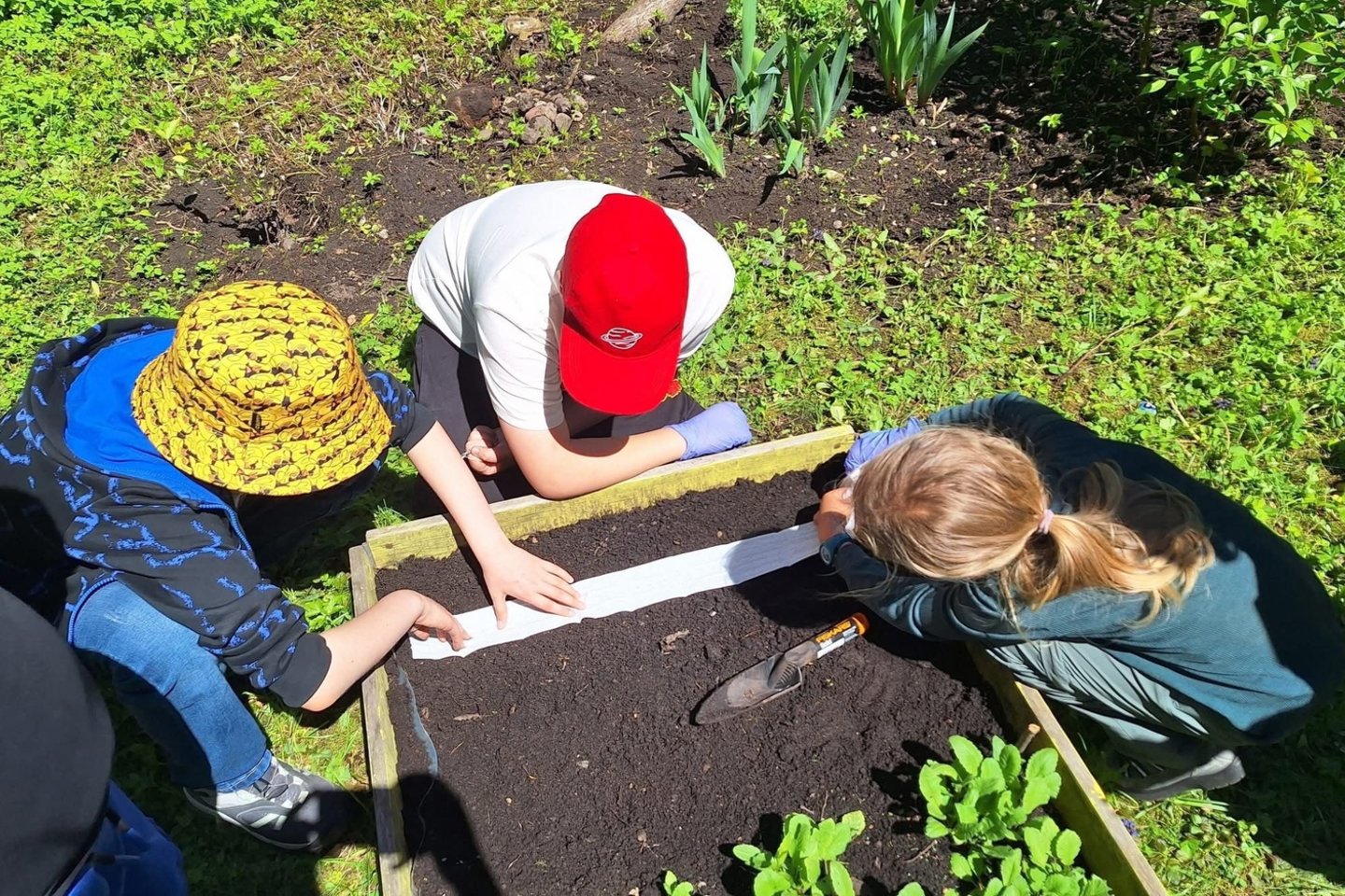 Vaikas labai anksti išmoksta, kad pasaulis mokykloje yra suskirstytas į pamokas, dalykus ir vertinimus. Tačiau gyvenime jis niekada toks nebūna.<br> Pranešimo žiniasklaidai nuotr.