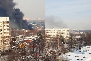 Milžiniškas gaisras netoli Maskvos: užsiliepsnojo neteisėti nakvynės namai, yra žuvusiųjų