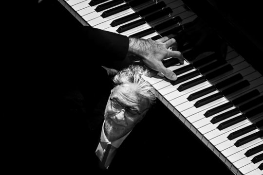 Petras Geniušas: nuo fortepijono monologo iki dialogo su Lietuvos kameriniu orkestru  