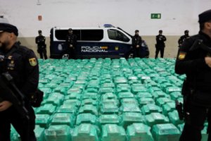 Europolas: kokainas į Europą gabenamas povandeniniais laivais, narkotikai maskuojami