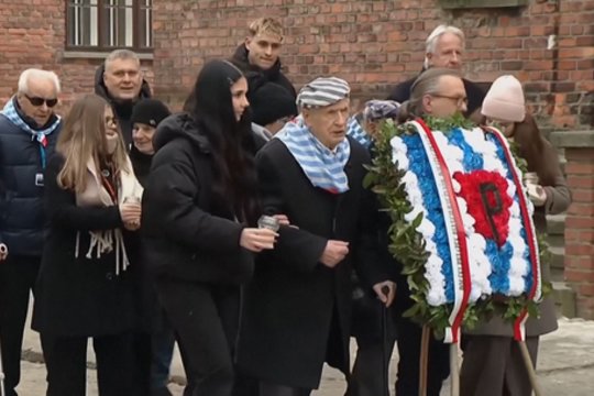 Pasaulis mini 81-ąsias Aušvico išvadavimo metines: išgyvenusieji pagerbė aukas