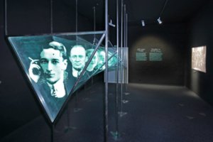 Aktoriai dingdavo be žinios, būdavo nužudomi per repeticijas, bet spektakliai tęsdavosi