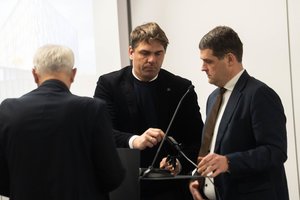 R. Žemaitaičio apsilankymas Kaune vėl baigėsi policijos įsikišimu: protestuojančiam jaunimui – pamokos apie Salomėją Nėrį