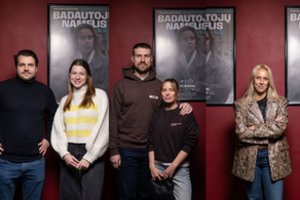 Išankstinėje filmo „Badautojų namelis“ premjeroje – žinomi svečiai: atvyko ir M. Stonkus su G. Glemžaite