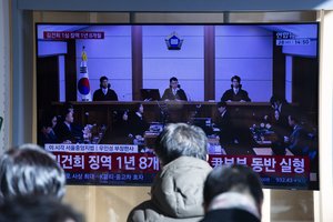 Buvusi Pietų Korėjos pirmoji ponia nuteista už korupciją