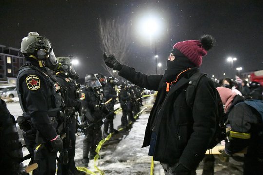 D. Trumpo patarėjas S. Milleris pripažįsta: slaugytoją nušovę JAV imigracijos agentai galėjo pažeisti protokolą