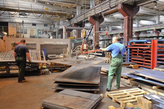 Ilgametė gamybos įmonė atleidžia visus darbuotojus, skelbia bankrotą  