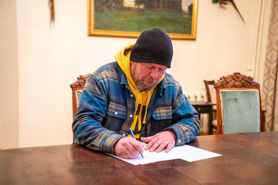 „G&G Sindikatas“ Lietuvos nacionaliniam muziejui perdavė legendinės dainos „Muzika, kuri saugo“ rankraštį