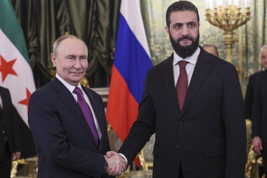 Sirijos lyderis susitiko su V. Putinu Rusijai siekiant susitarimo dėl karinių bazių