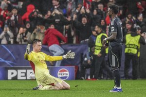 Neįtikėtina – ukrainiečio vartininko įvartis paskutinę sekundę išvedė „Benfica“ į atkrintamąsias