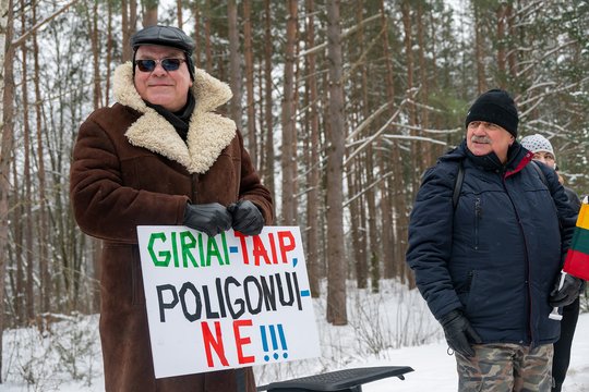 Žiniasklaida: „botai“ socialiniame tinkle kursto visuomenę dėl Kapčiamiesčio poligono