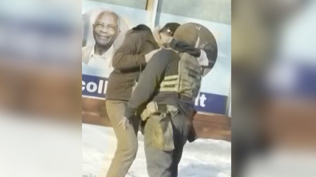 Protestuotoją JAV nušovę pareigūnai laikinai nušalinti nuo pareigų: buvo išleisti nemokamų atostogų