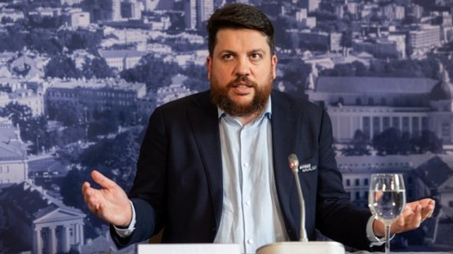 Įvertino L. Volkovo pasisakymus: nors nenumatyta panaikinti leidimo gyventi, siunčia įspėjimą