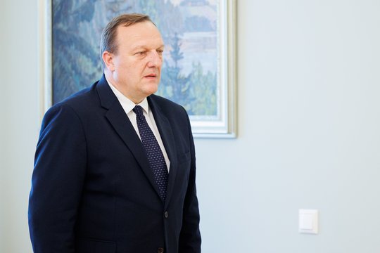 Po siūlymo deportuoti nusikaltėlius iš užsienio – V. Kondratovičiaus atkirtis: ir dabar tai darome