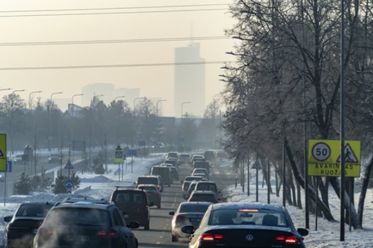Prieš ekstremalų šaltį – vairavimo instruktoriaus patarimai: „Dėl tokio automobilio klausimų nekyla“