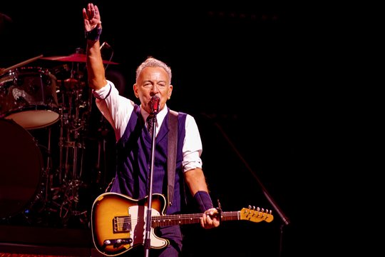 Bruce‘as Springsteenas parašė ir išleido dainą „Streets of Minneapolis“