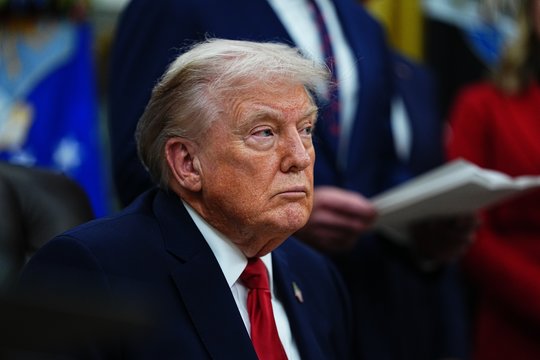 D. Trumpas pareiškė JAV mokesčių agentūrai 10 mlrd. dolerių ieškinį dėl nutekintų įrašų