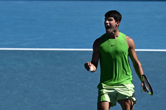 Ispaniška mašina: ilgiausiame „Australian Open“ pusfinalyje C. Alcarazas įveikė ir mėšlungį, ir A. Zverevą