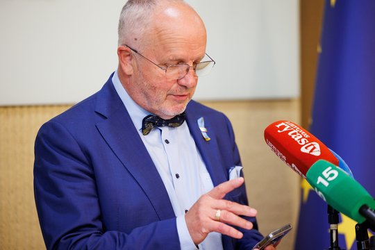 J. Olekas kritiškai vertina siūlymą neleisti Rusijos ir Baltarusijos piliečiams balsuoti rinkimuose