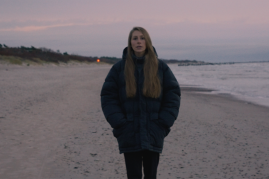 Atlikėja Gintė pristato naują kūrinį, nufilmuotą gimtajame pajūryje