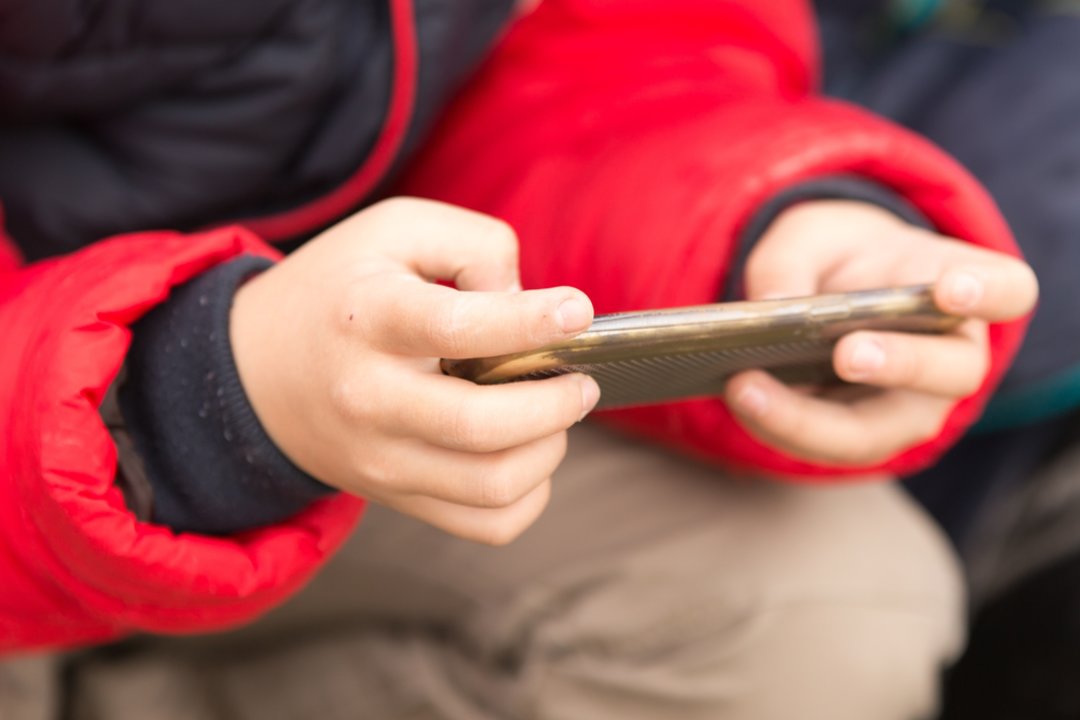 Ar eisime Švedijos keliu? Švietimo ekspertai dėl mobiliųjų telefonų mokyklose kalba apie esminį pokytį