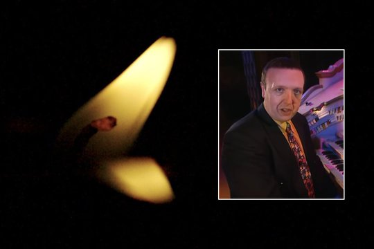 Sulaukęs 71-erių mirė žinomas britų radijo laidų vedėjas