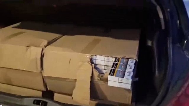 Automobilio patikrinimas baigėsi kontrabandinių cigarečių radiniais: vertė viršija 12 tūkst. eurų