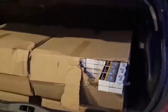 Automobilio patikrinimas baigėsi kontrabandinių cigarečių radiniais: vertė viršija 12 tūkst. eurų