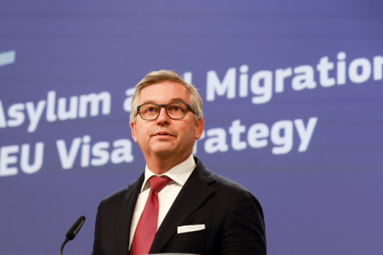 ES migracijos komisaras: Sirija dar nepakankamai stabili masinėms deportacijoms