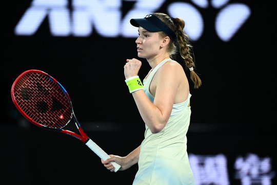 Kritinėje situacijoje nepalūžusi E. Rybakina iškovojo „Australian Open“ titulą