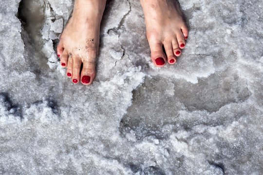 Ką daryti pašalus galūnes: medikai įspėja dėl vienos baisios klaidos