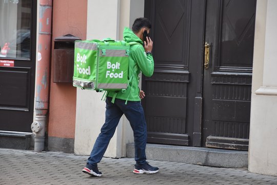 Klaipėdoje vyras apstumdė maisto išvežiojimo kurjerį