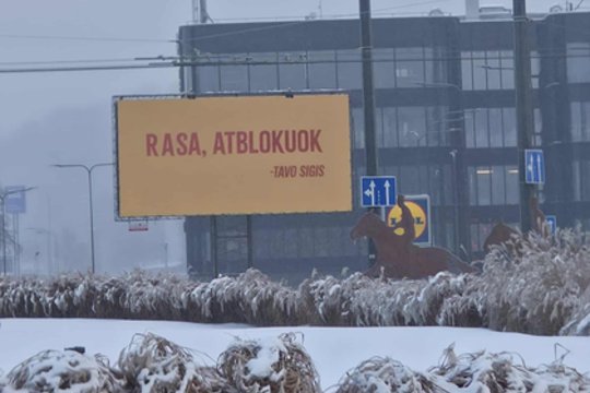 „Rasa, atblokuok“: žinutė ant stendo miesto centre suvienijo pusę Kauno